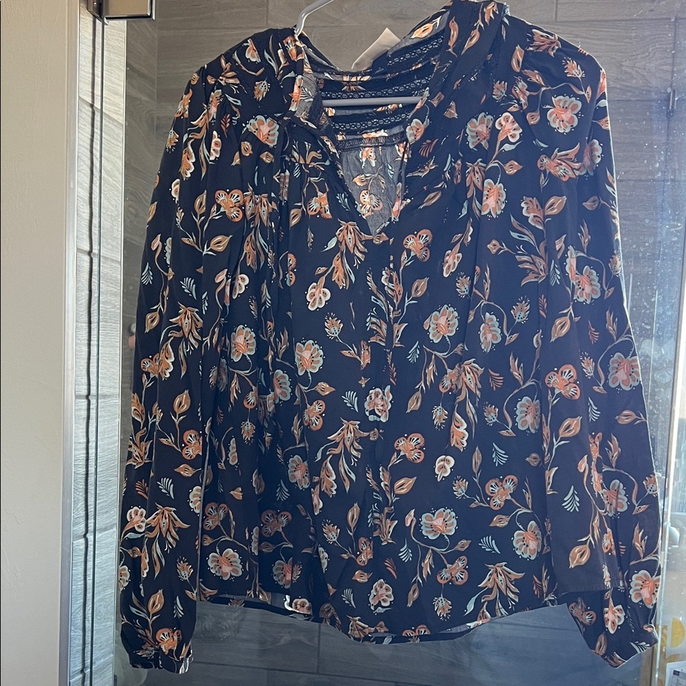 Universal Thread Black Floral V-Neck Long-Sleeve Blouse